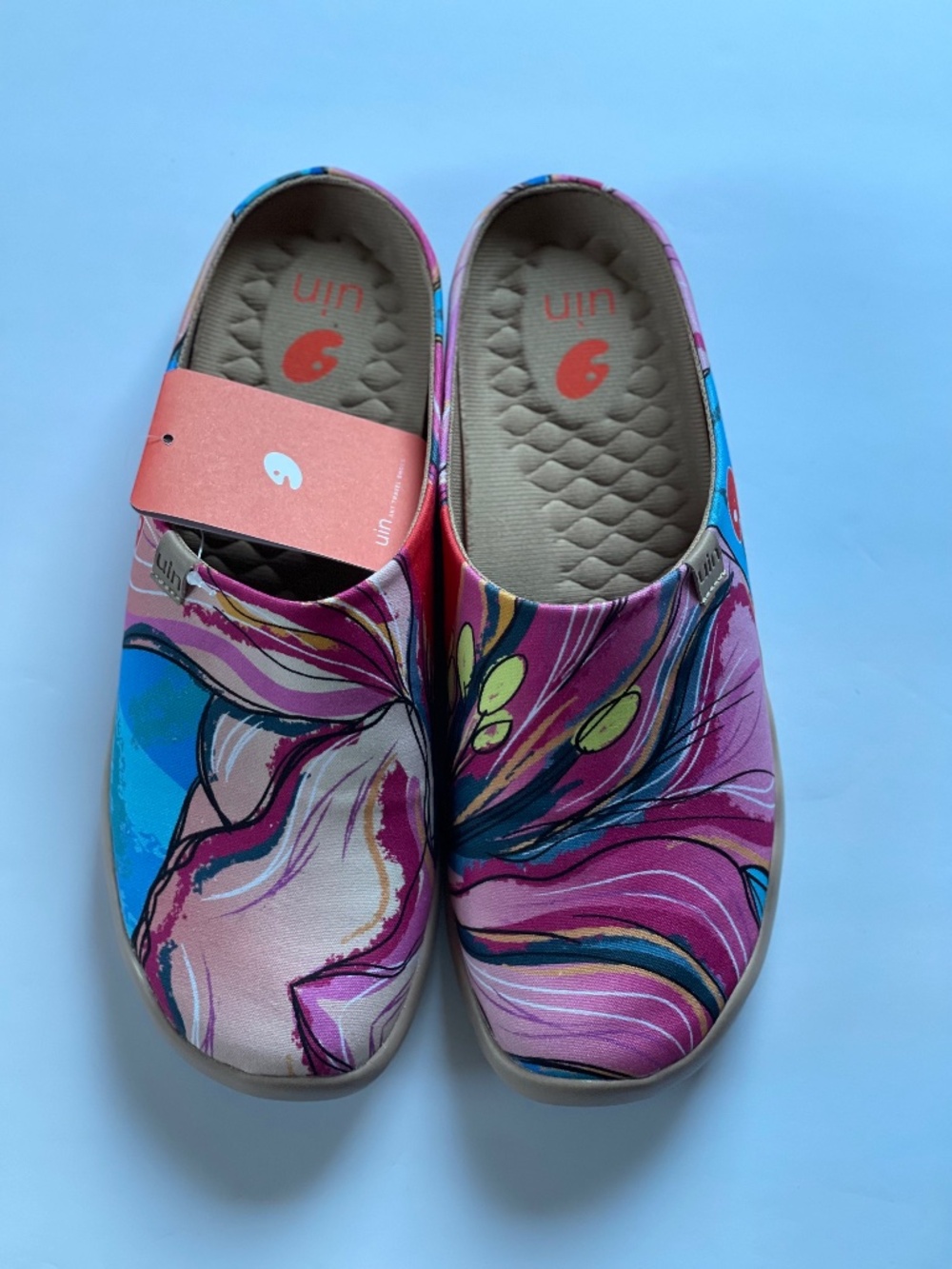 UIN FootwearSeries / Style: Malaga "Lily Blossom"Size: Women's US 9
